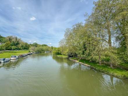 Court Drive, Shillingford, Image 29