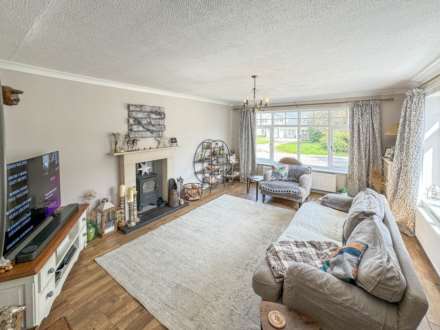 Court Drive, Shillingford, Image 5
