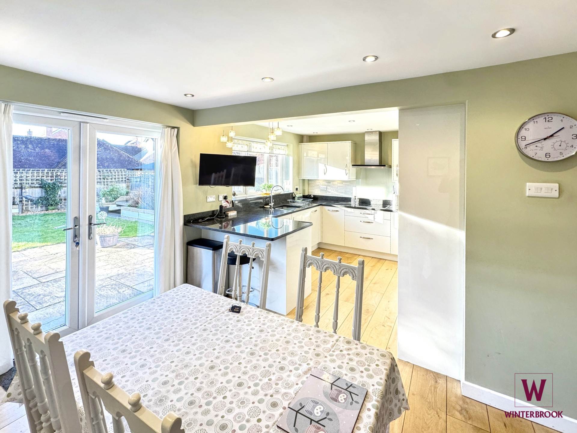 Castle Close, Benson, Image 5