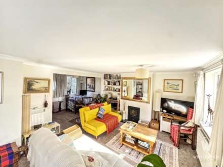 The Green North, Warborough, Image 2