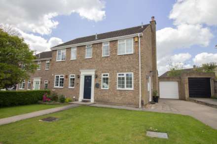 4 Bedroom Semi-Detached, Hawthorn Road, Frome