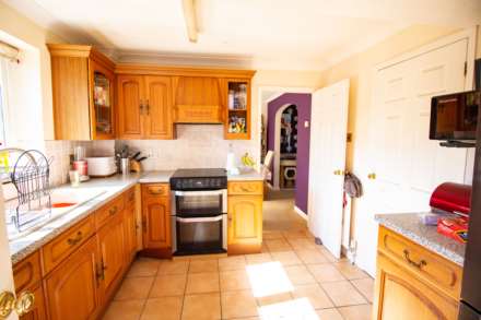 Magnolia Close, Frome, Image 9