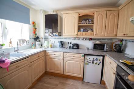 Magnolia Close, Frome, Image 9