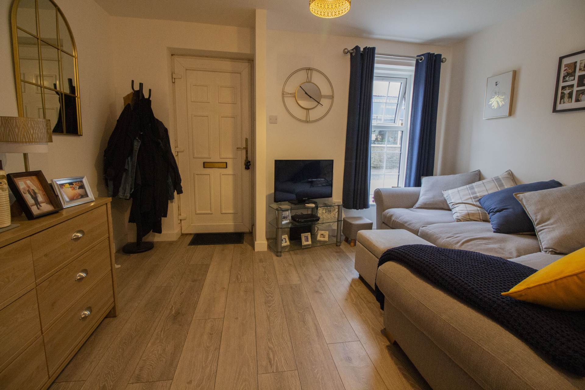Vallis Court, Frome, Image 2