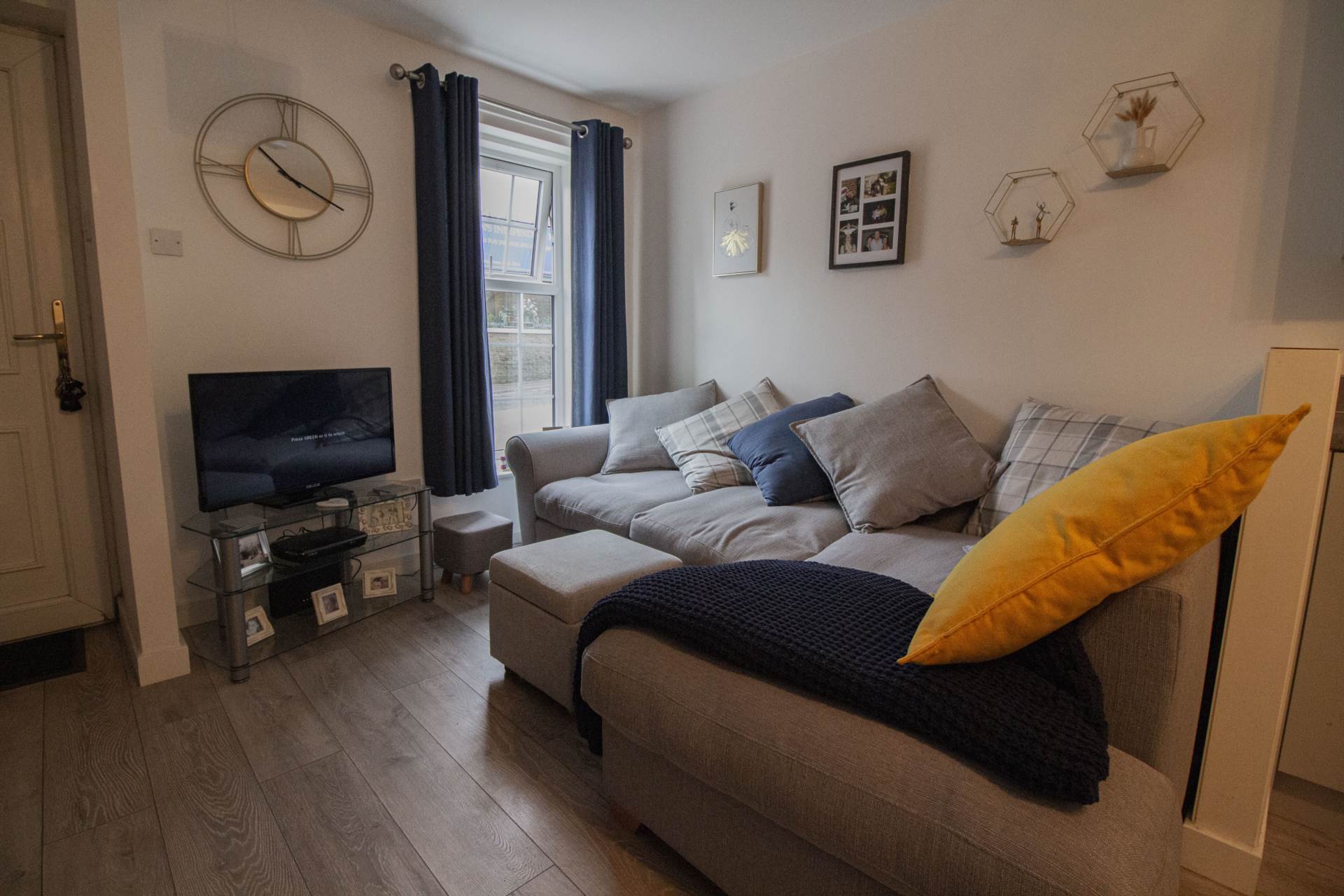 Vallis Court, Frome, Image 3