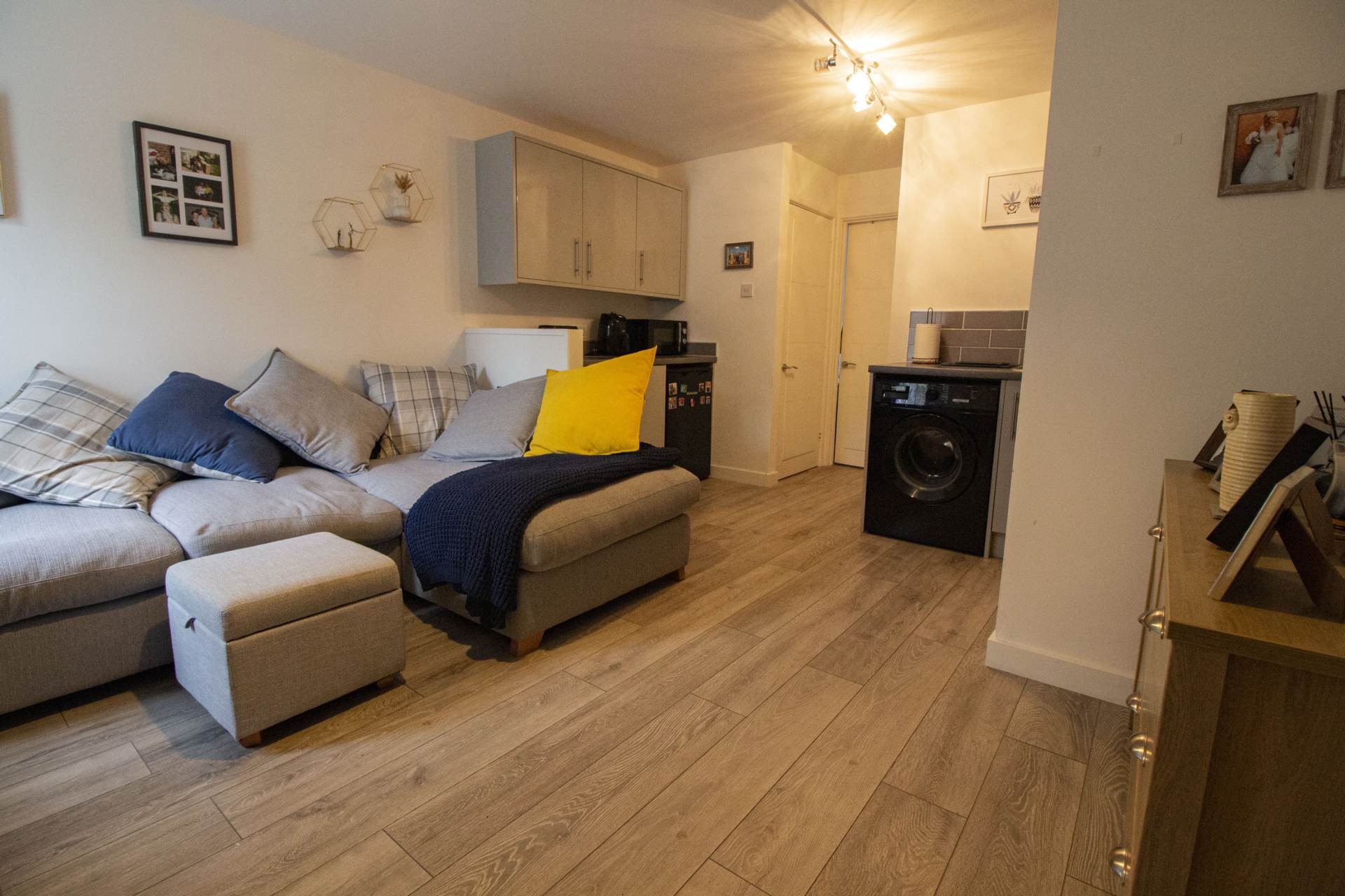 Vallis Court, Frome, Image 4
