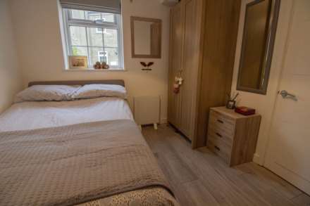 Vallis Court, Frome, Image 8