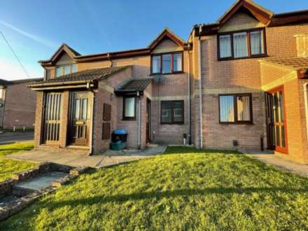 2 Bedroom Flat, Weavers Court, Frome