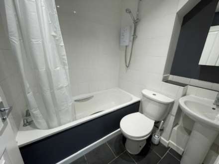 Weavers Court, Frome, Image 7