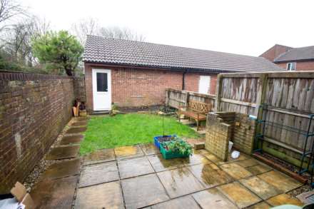 Laburnum Close, Frome, Image 10