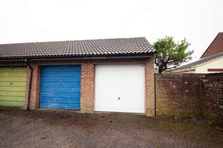 Laburnum Close, Frome, Image 11