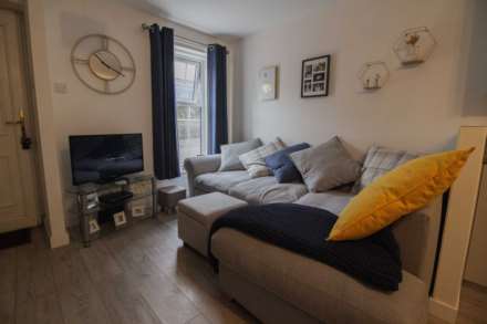 Vallis Court, Frome, Image 5