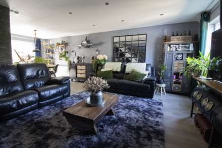 Holly Court, Frome, Image 3