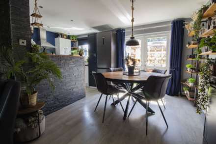 Holly Court, Frome, Image 6
