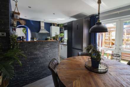 Holly Court, Frome, Image 8