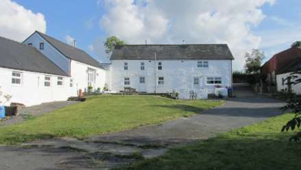 5 Bedroom Farm House, Tynreithyn, Tregaron