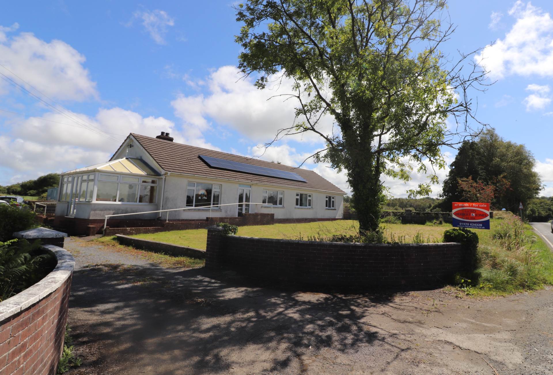 Cross Inn, Llanon, Image 4