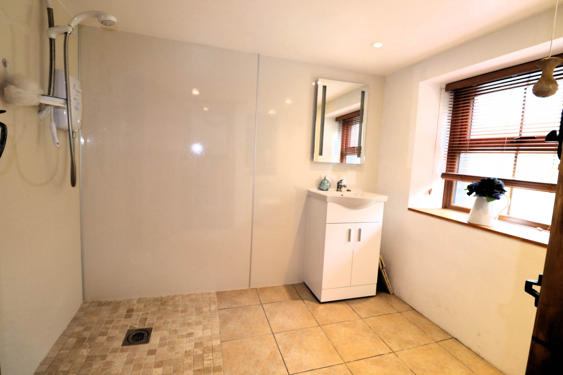 Cwmcarfan, Llanddewi Road, Image 14