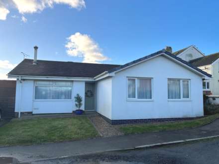 3 Bedroom Bungalow, Bryngwyn Close, Borth