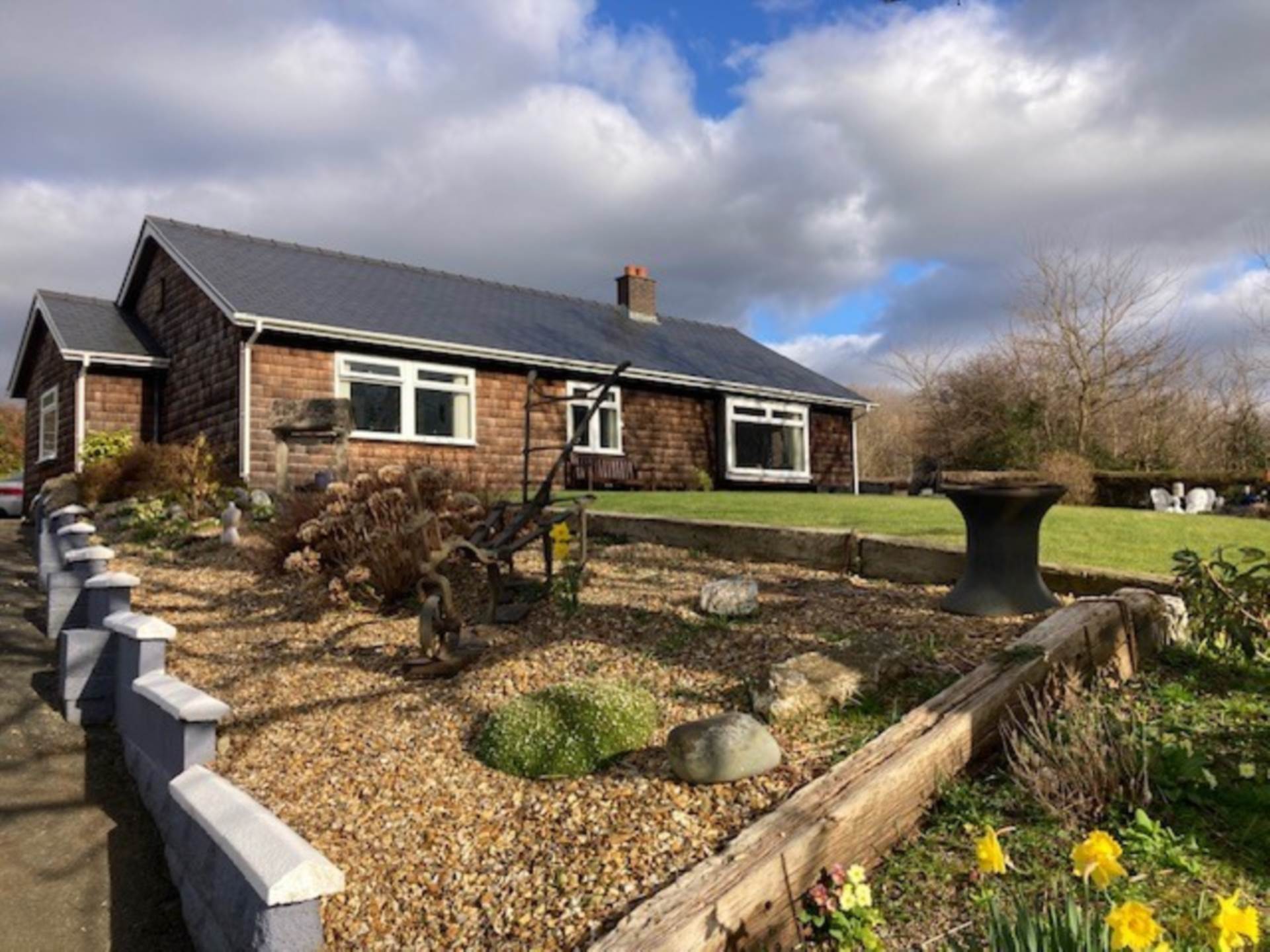 Dolybont, Image 1
