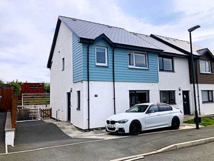 3 Bedroom End Terrace, Ger Y Cwm, Penrhyn Coch