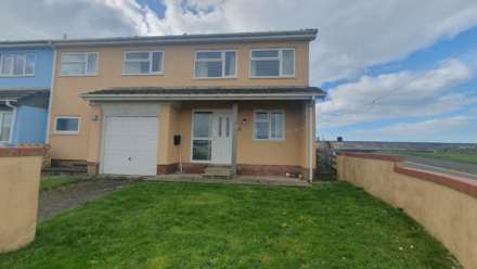 4 Bedroom Terrace, Caegwylan, Borth