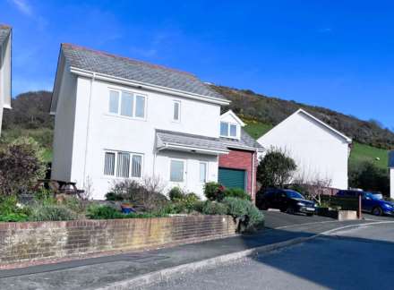 4 Bedroom Detached, Heol Isfoel, Llanrhysud