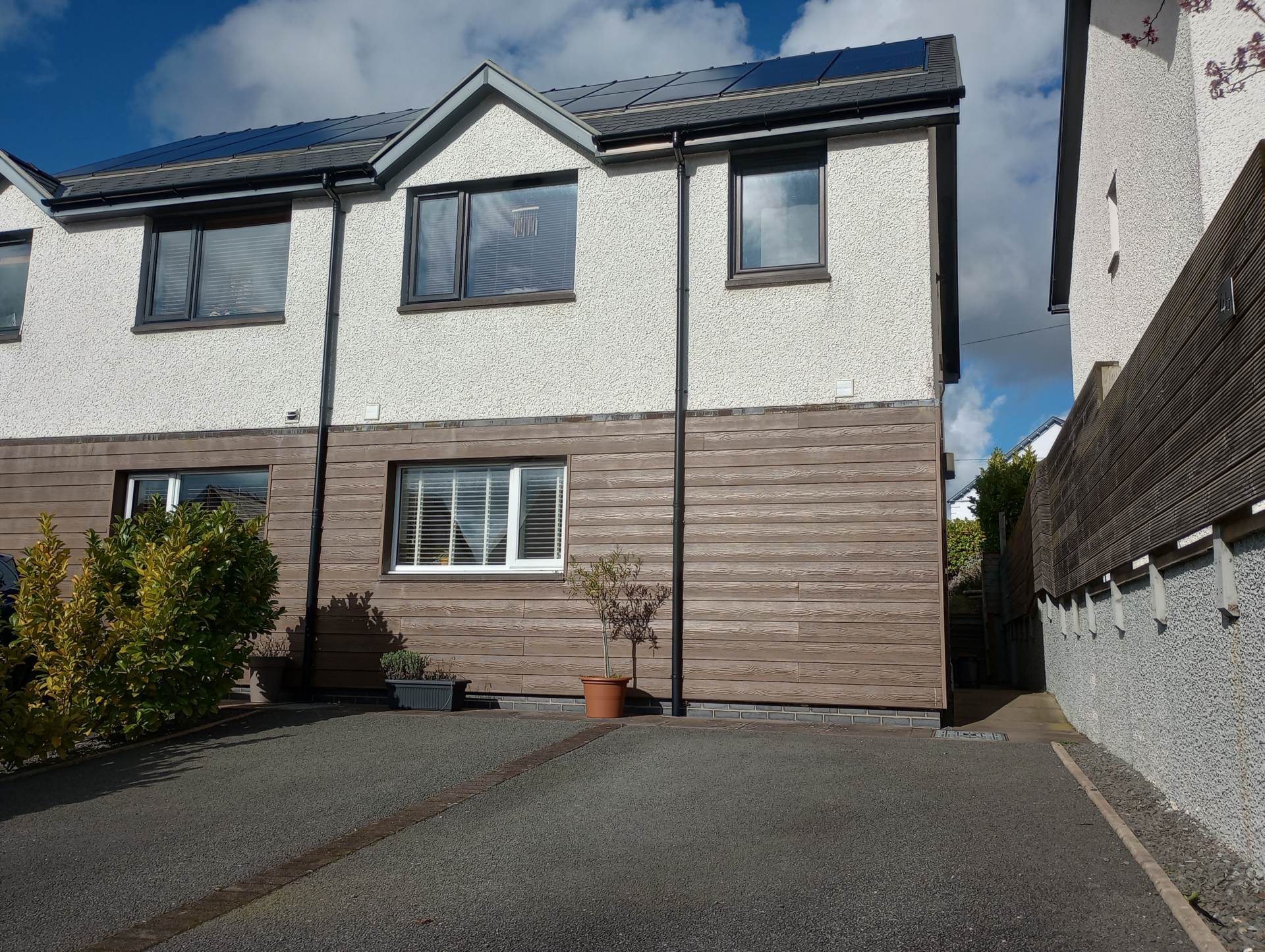 Ger Y Cwm, Penrhyn Coch, Image 1