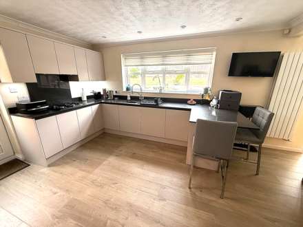 Lincoln Close, Exmouth, Image 13