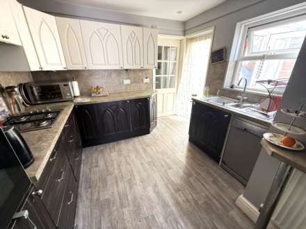 Lyndhurst Road, Exmouth, Image 3