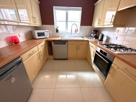 Combourg Close, Exmouth, Image 5