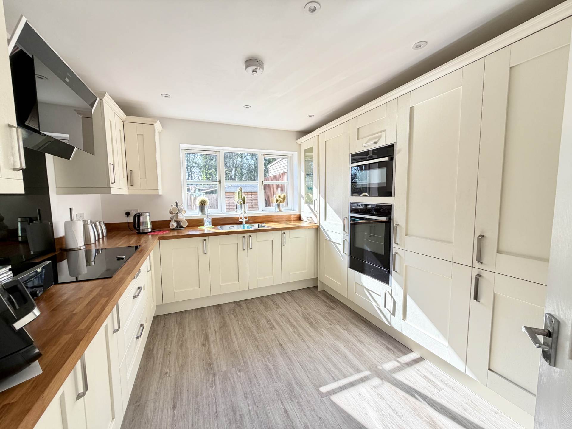 Port Mer Close, Exmouth, Image 3