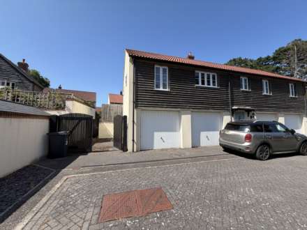 Hillcrest Gardens, Exmouth, Image 3