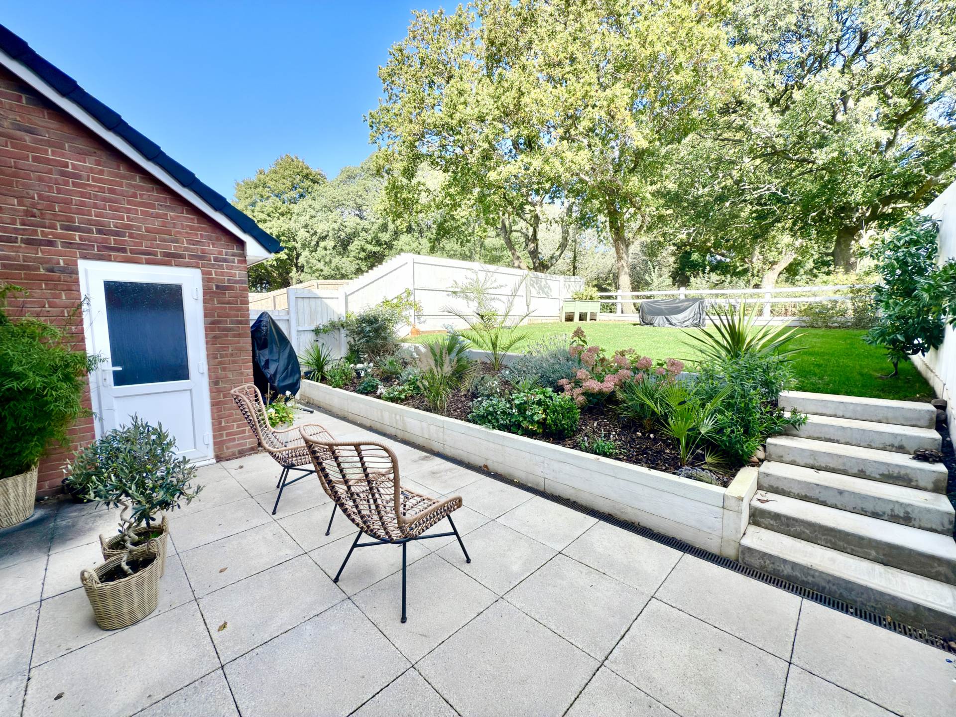 Fieldfare Crescent, Exmouth, Image 3