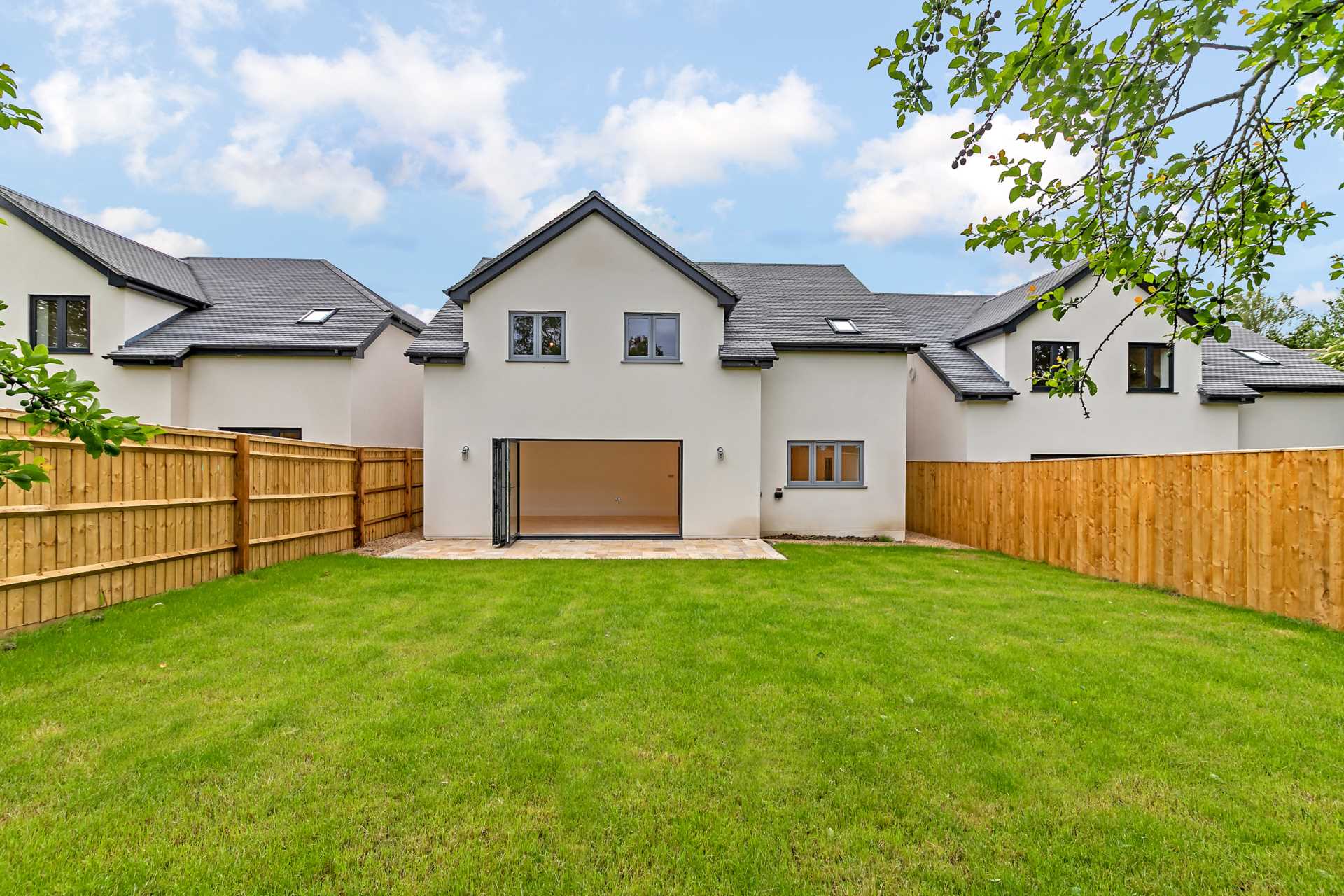 Property To Rent Beacons Field, Cheddington Little London Estates