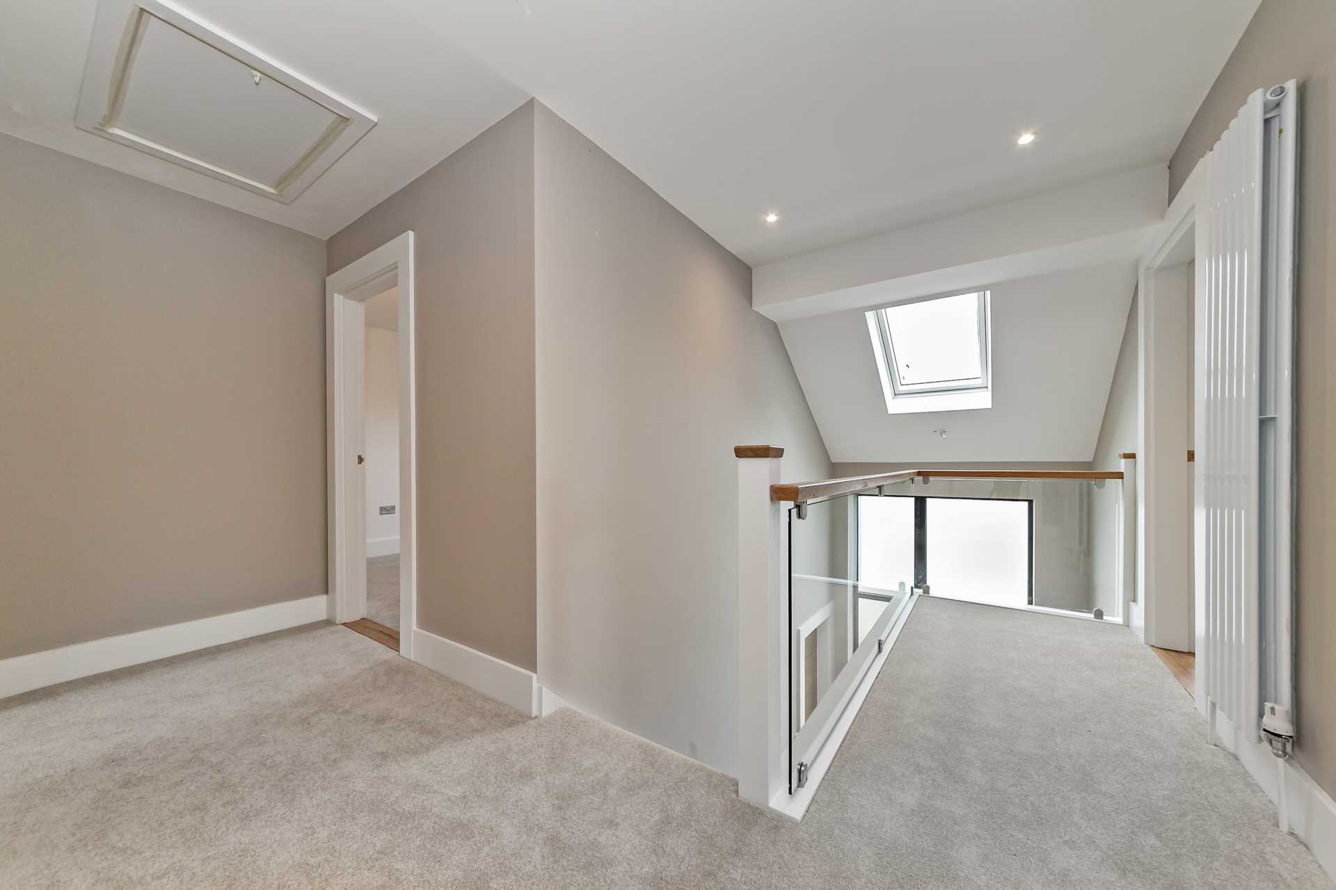 Property To Rent Beacons Field, Cheddington Little London Estates