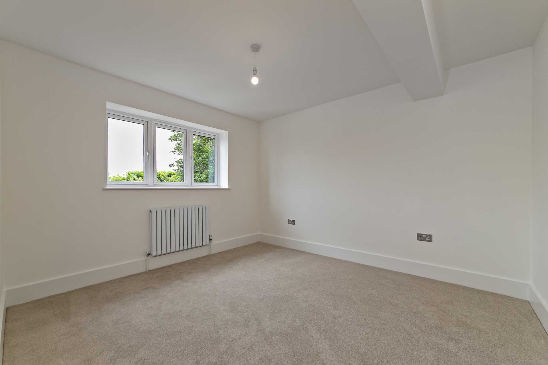 Property To Rent Beacons Field, Cheddington Little London Estates