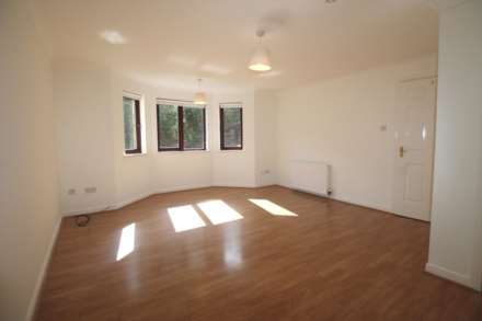 Rosebank Gardens, Johnstone, PA5 8EA, Image 2