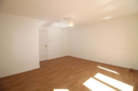 Rosebank Gardens, Johnstone, PA5 8EA, Image 3