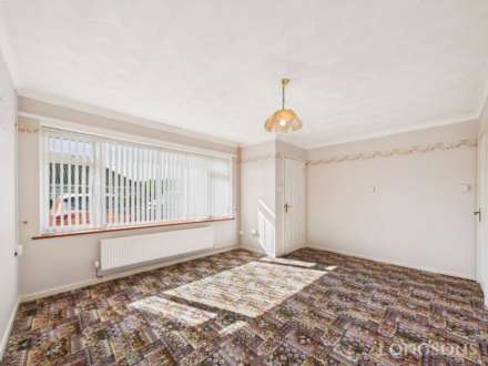 The Oval, Saham Toney, Image 4