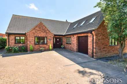 4 Bedroom Chalet, The Street, Gooderstone