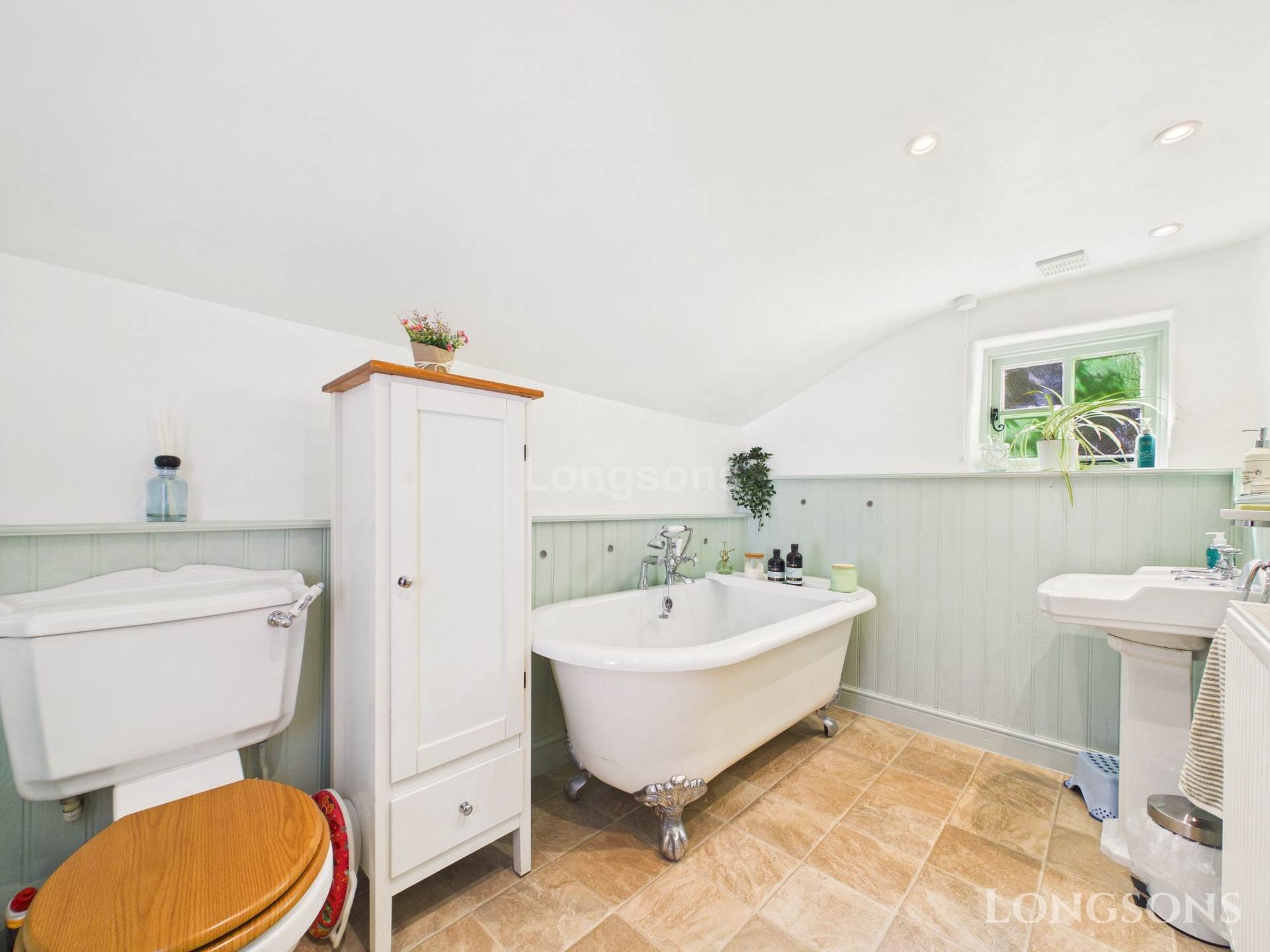 Carbrooke Road, Ovington, Image 10