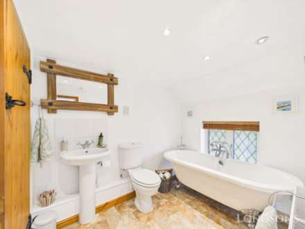 Carbrooke Road, Ovington, Image 15