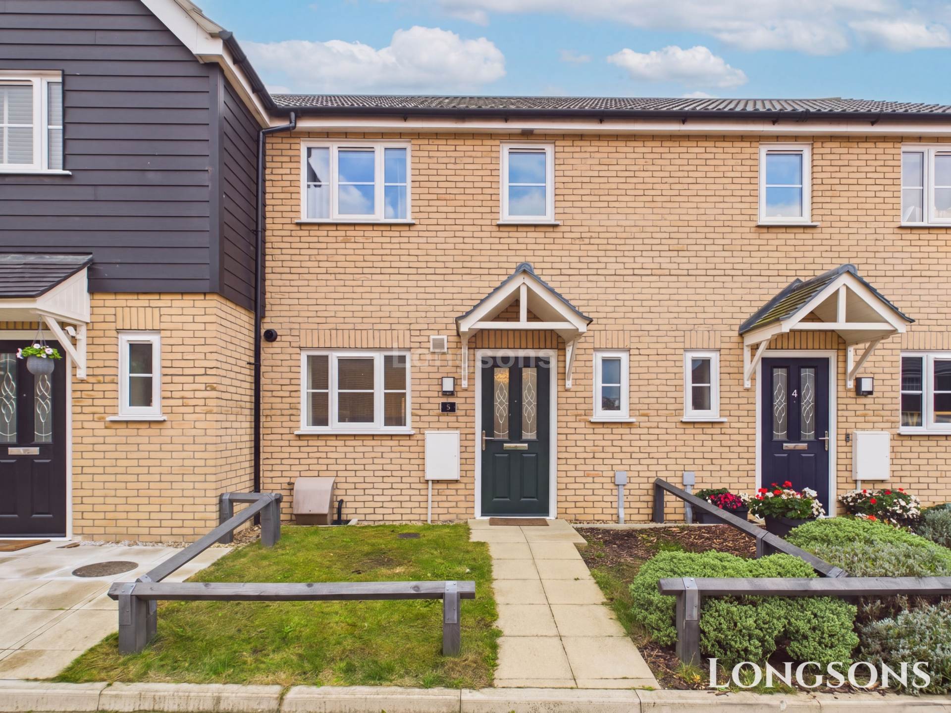 Buckingham Close, Carbrooke, Image 1