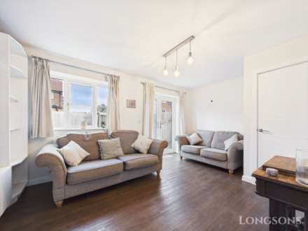 Buckingham Close, Carbrooke, Image 2