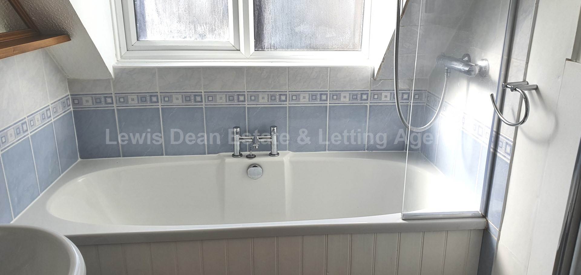 Lytchett Matravers - Two Bed Flat - Heart of the Village, Image 5