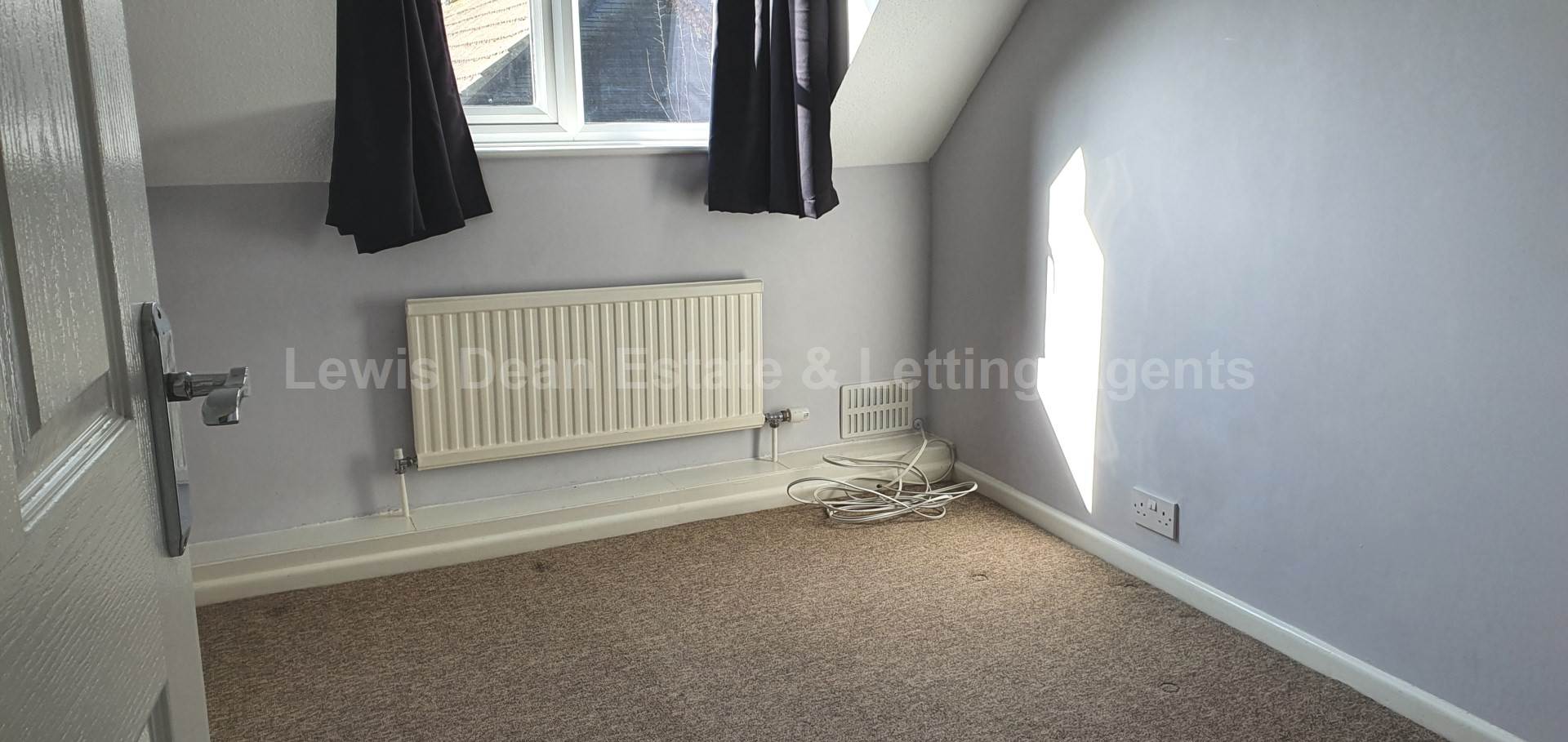 Lytchett Matravers - Two Bed Flat - Heart of the Village, Image 7