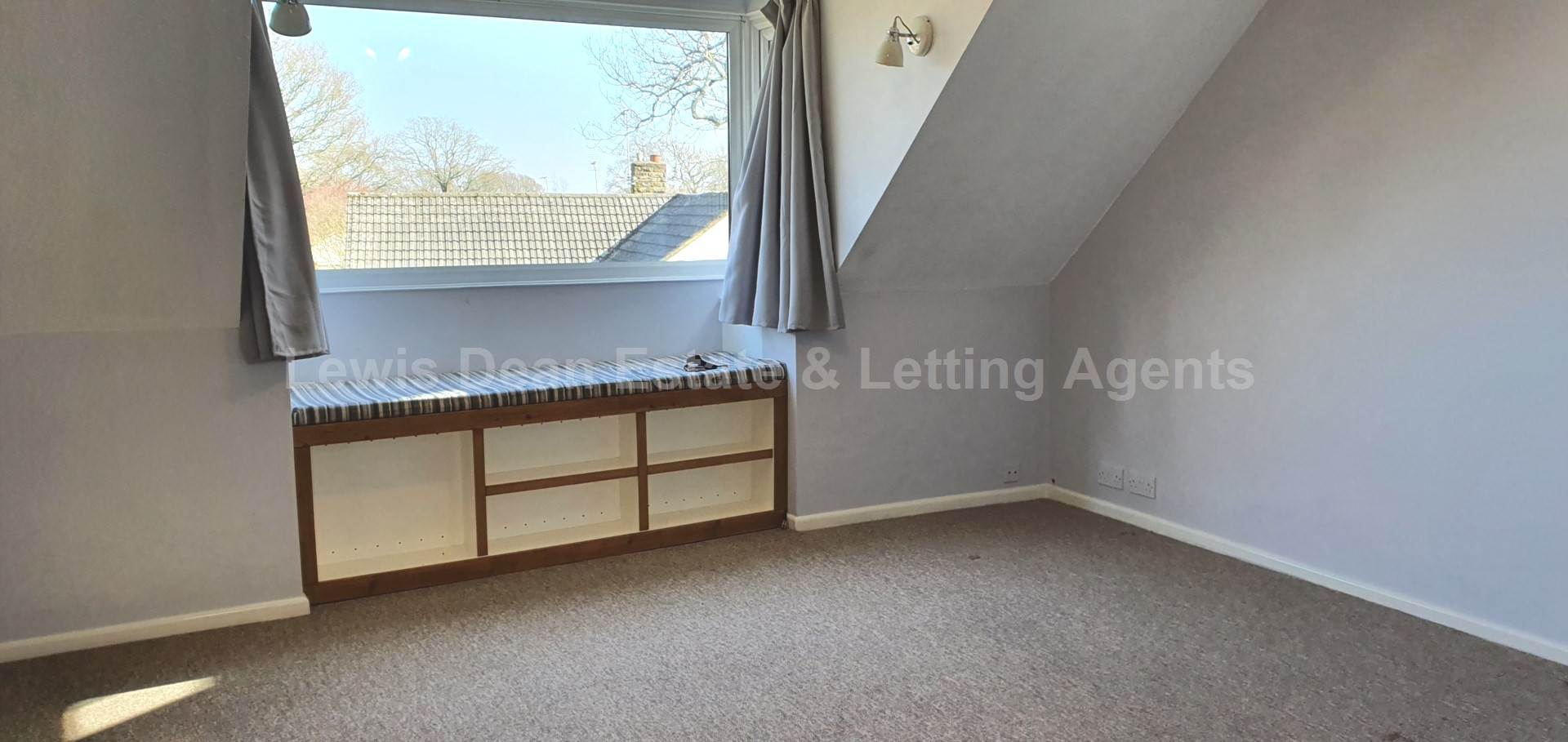 Lytchett Matravers - Two Bed Flat - Heart of the Village, Image 8
