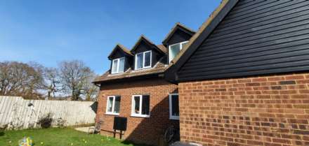Lytchett Matravers - Two Bed Flat - Heart of the Village, Image 3
