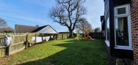 Lytchett Matravers - Two Bed Flat - Heart of the Village, Image 4